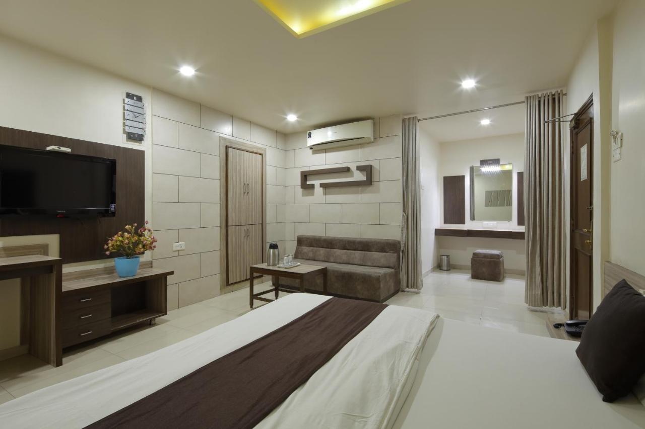 Hotel Good Night Amhedabad Dış mekan fotoğraf