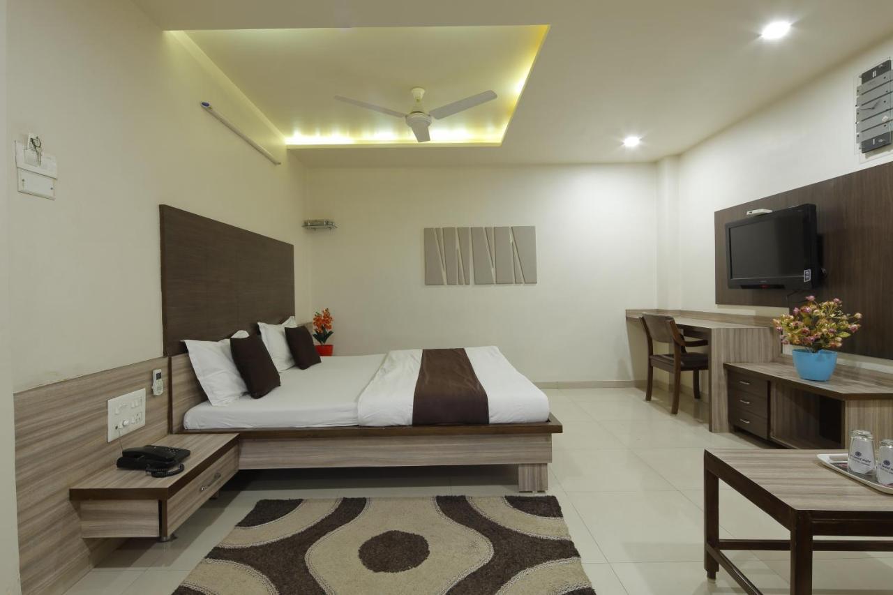 Hotel Good Night Amhedabad Dış mekan fotoğraf