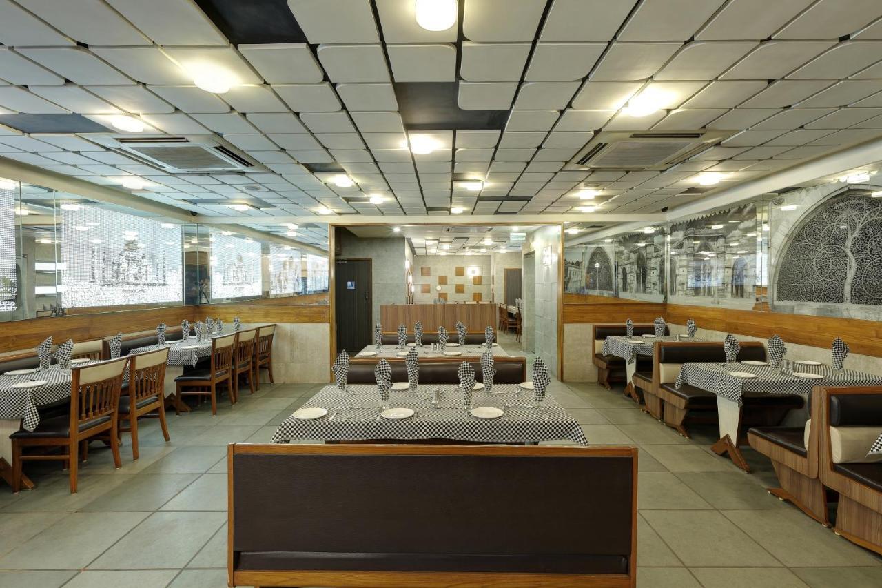 Hotel Good Night Amhedabad Dış mekan fotoğraf