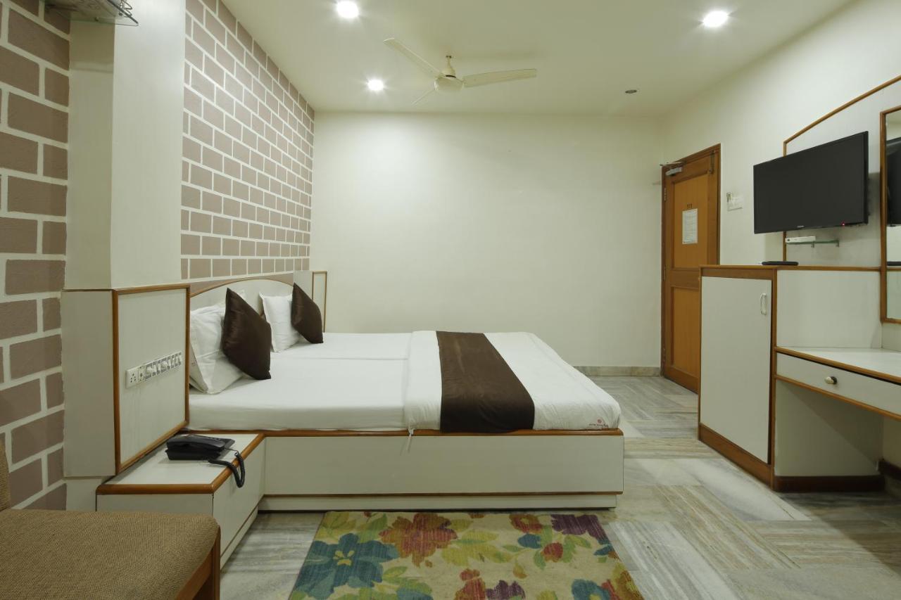 Hotel Good Night Amhedabad Dış mekan fotoğraf