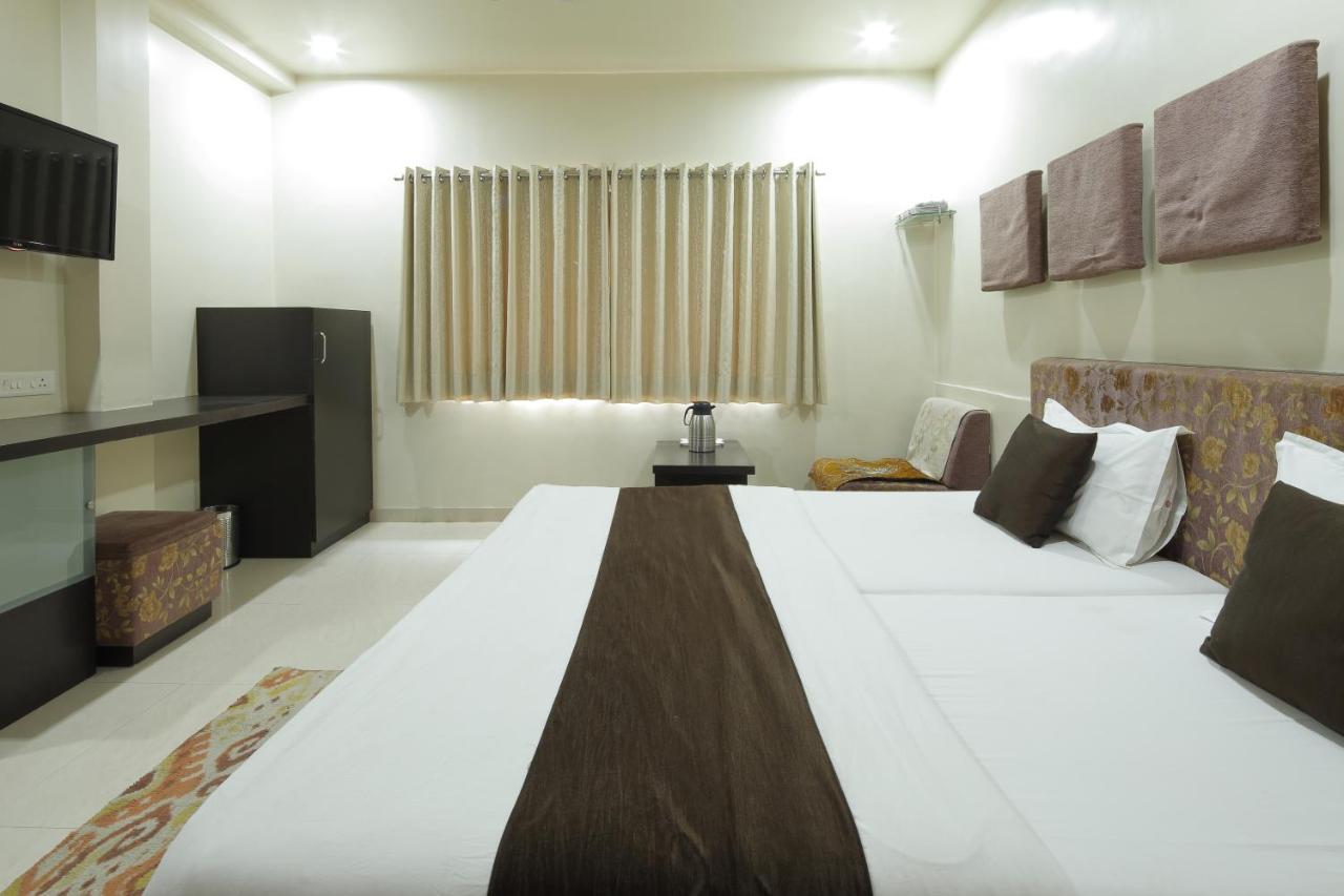 Hotel Good Night Amhedabad Dış mekan fotoğraf