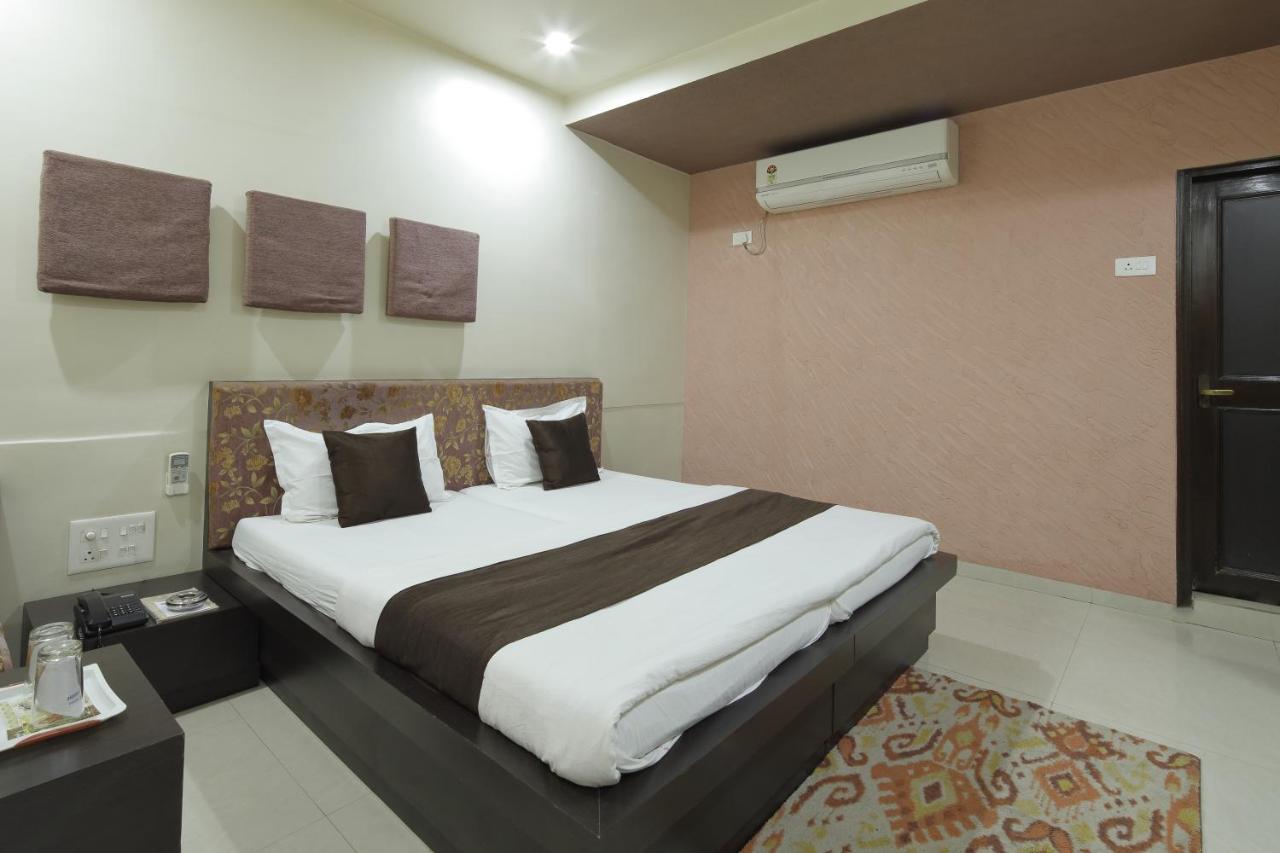 Hotel Good Night Amhedabad Dış mekan fotoğraf