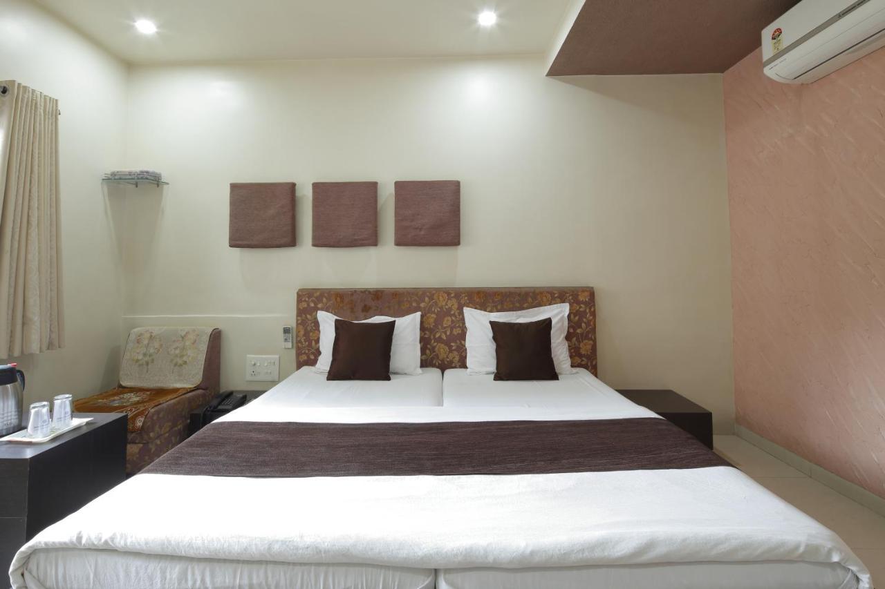Hotel Good Night Amhedabad Dış mekan fotoğraf
