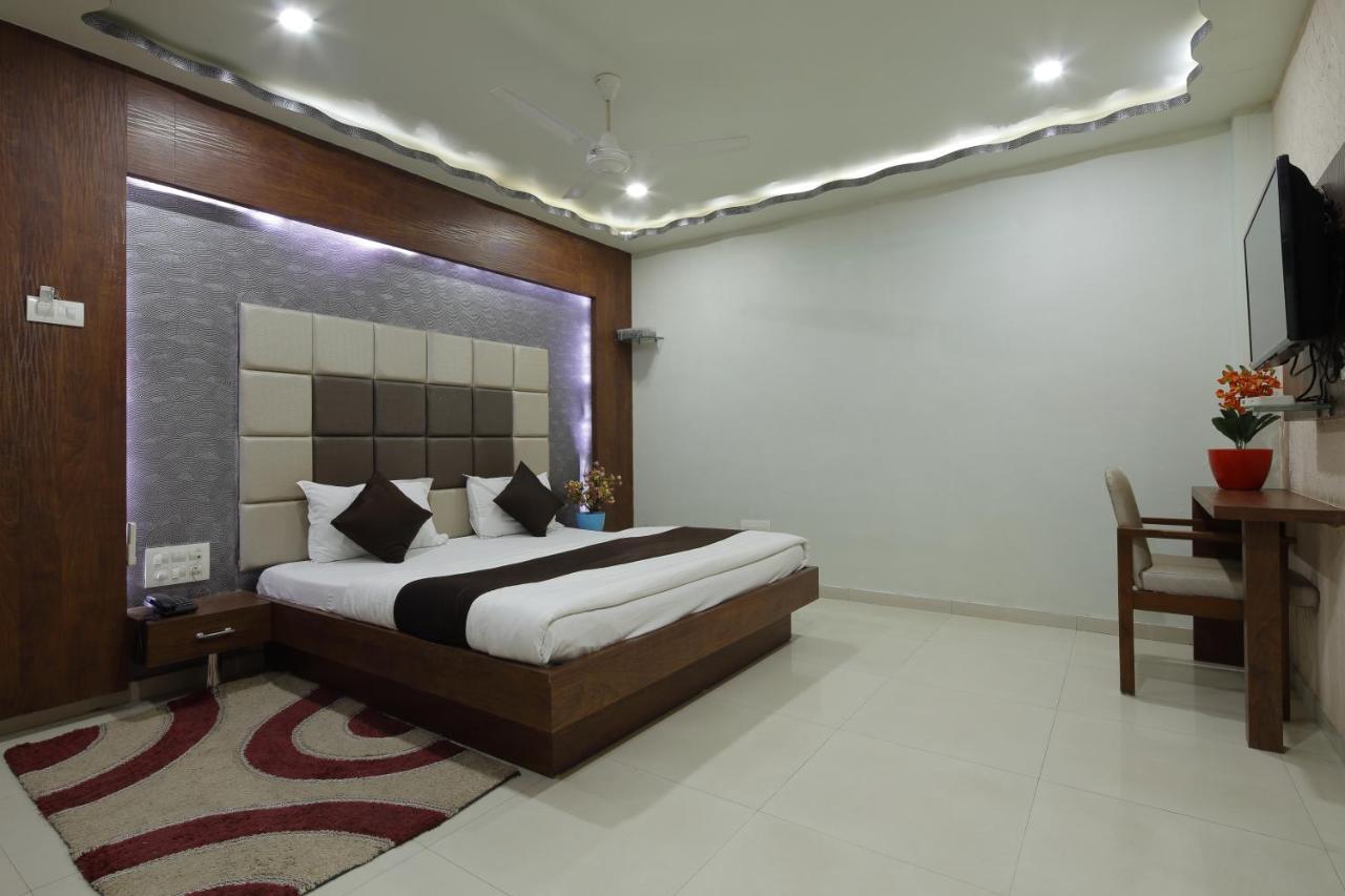 Hotel Good Night Amhedabad Dış mekan fotoğraf