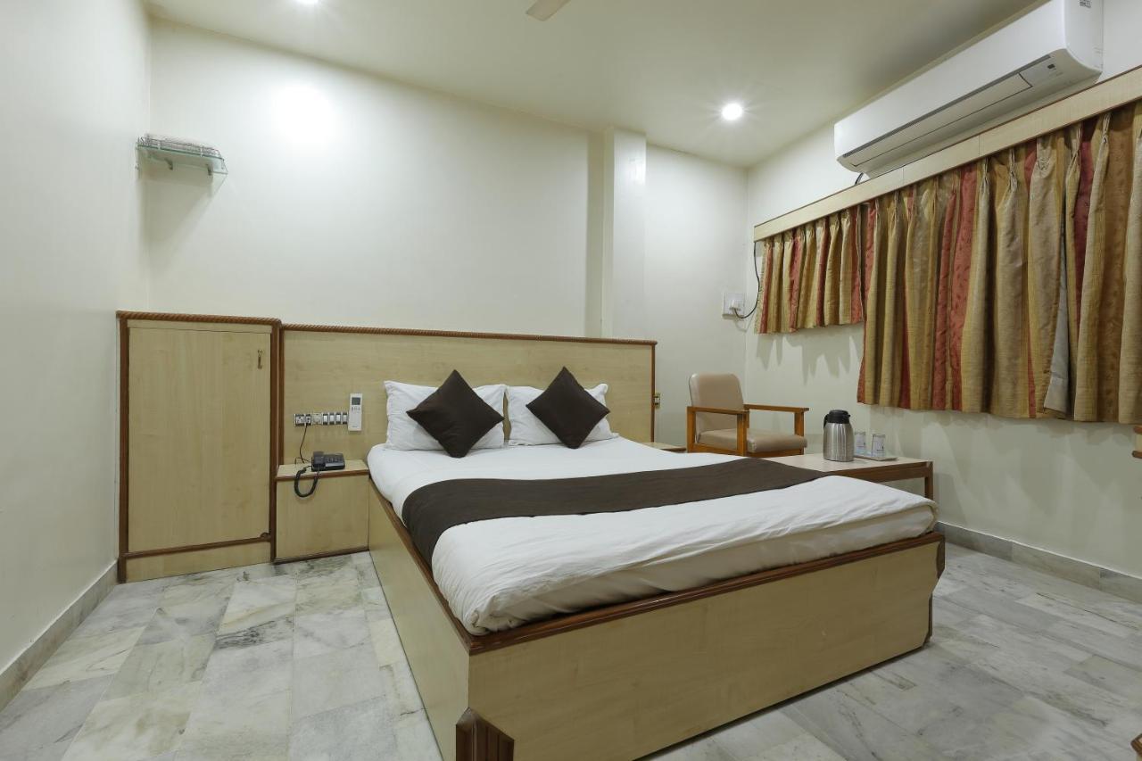 Hotel Good Night Amhedabad Dış mekan fotoğraf