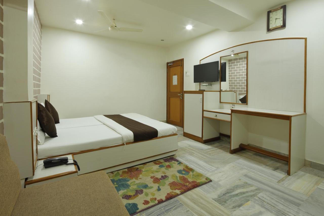 Hotel Good Night Amhedabad Dış mekan fotoğraf