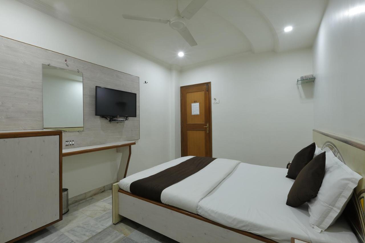 Hotel Good Night Amhedabad Dış mekan fotoğraf