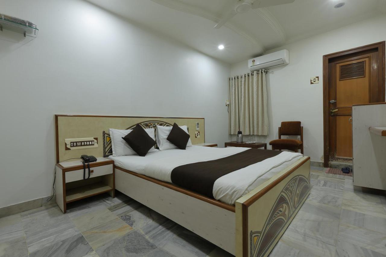 Hotel Good Night Amhedabad Dış mekan fotoğraf