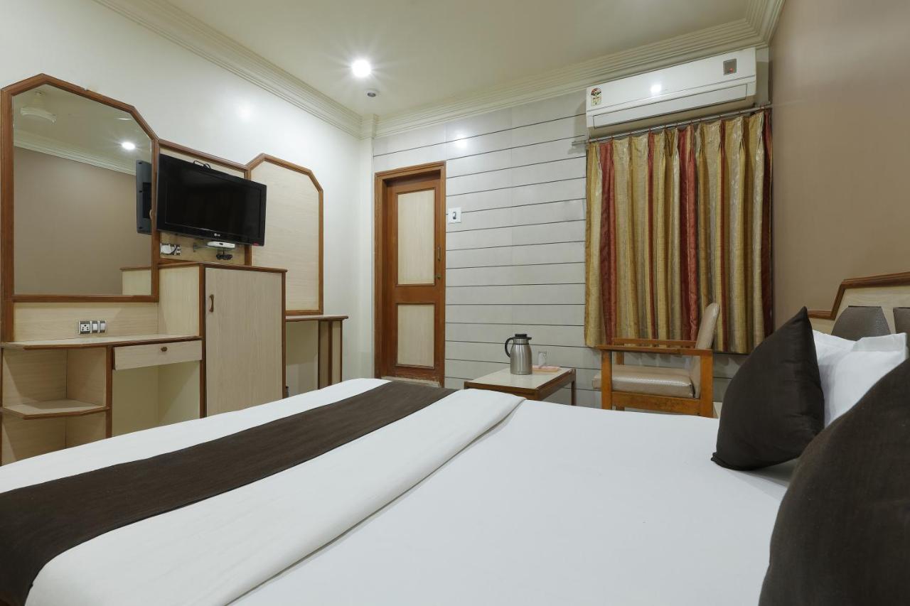 Hotel Good Night Amhedabad Dış mekan fotoğraf