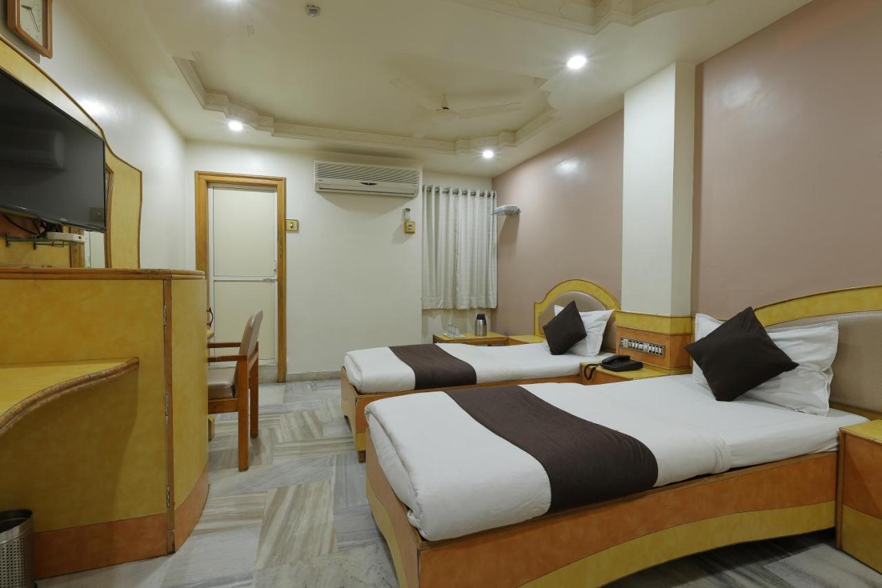 Hotel Good Night Amhedabad Dış mekan fotoğraf