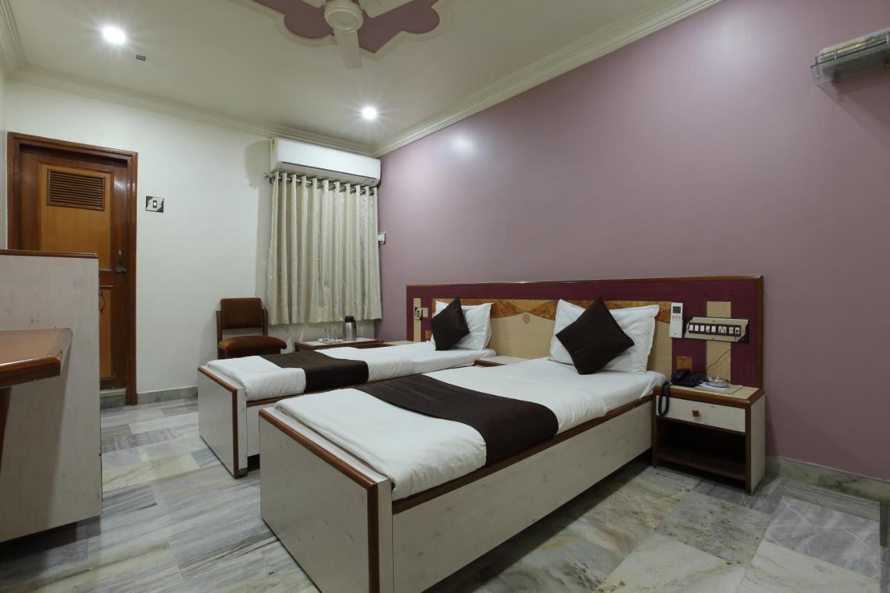 Hotel Good Night Amhedabad Dış mekan fotoğraf