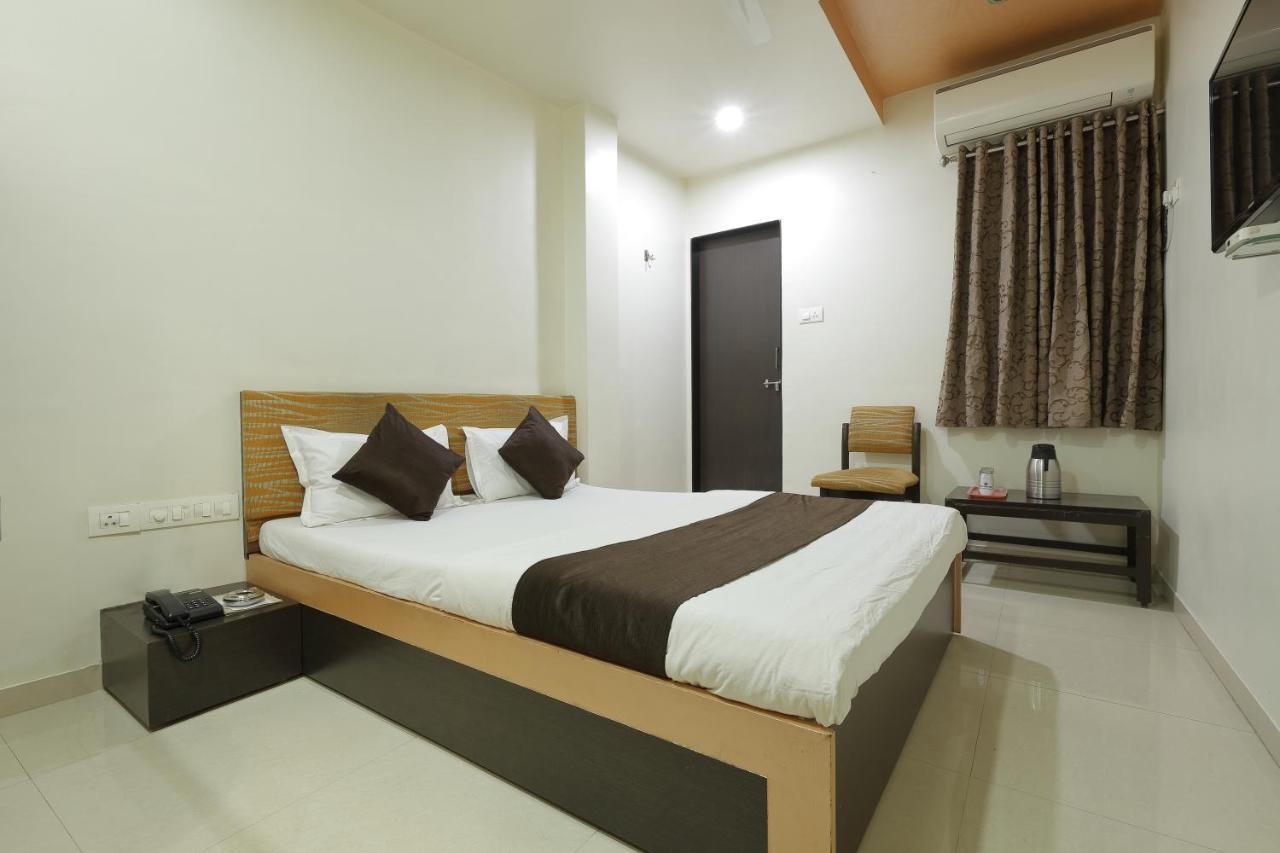 Hotel Good Night Amhedabad Dış mekan fotoğraf