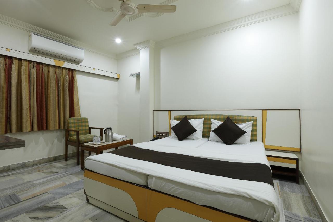 Hotel Good Night Amhedabad Dış mekan fotoğraf